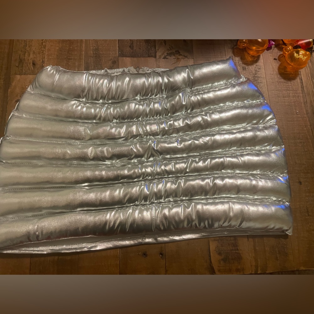 L/XL Puffy Silver Skirt. Puffy in Front, Smooth in Back.